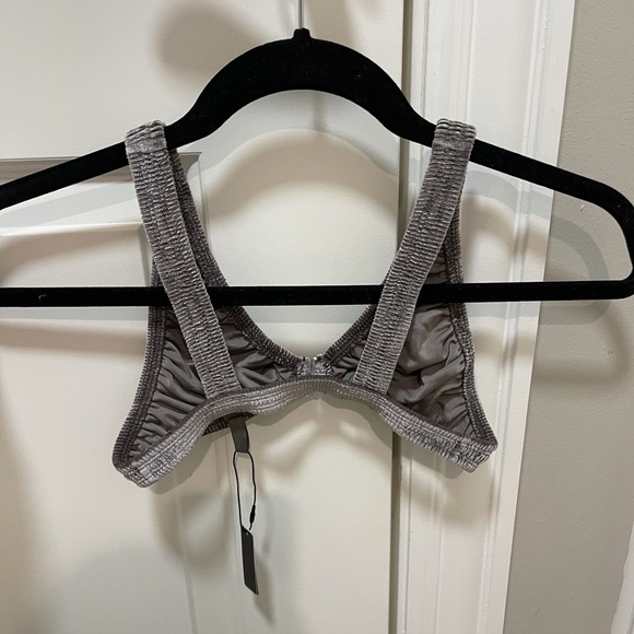 SKIMS Velvet Bra - Picture 3 of 7